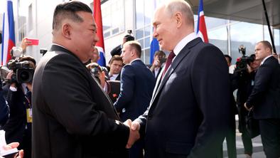 Ali Vladimir Putin in Kim Džong Un pripravljata "oktobrsko presenečenje"?