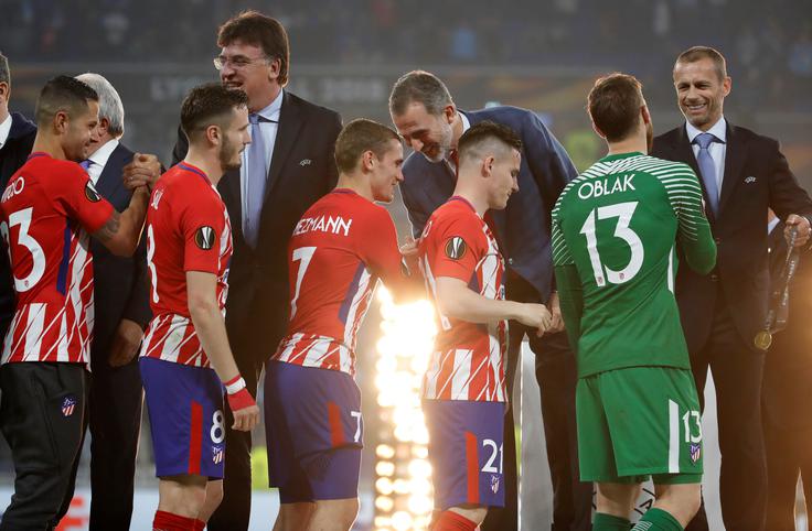 Edina večja lovorika, ki jo je v Madridu osvojil, je liga Europa 2018, ki jo je dobil iz rok Aleksandra Čeferina. | Foto: Reuters
