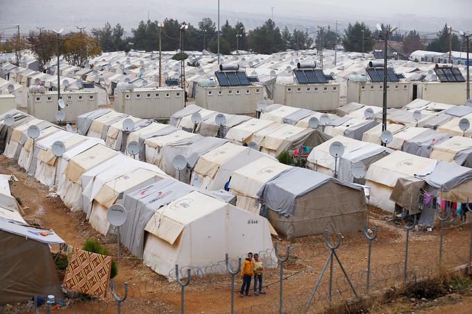 Migracije je treba reševati tudi pri njihovih vzrokih. Na fotografiji begunsko taborišče v Turčiji v bližini turško-sirske meje. | Foto: Reuters