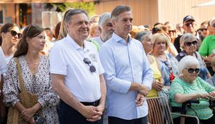 Premier Golob in župan Janković otvorila in preizkusila bazen v Vevčah #foto #video