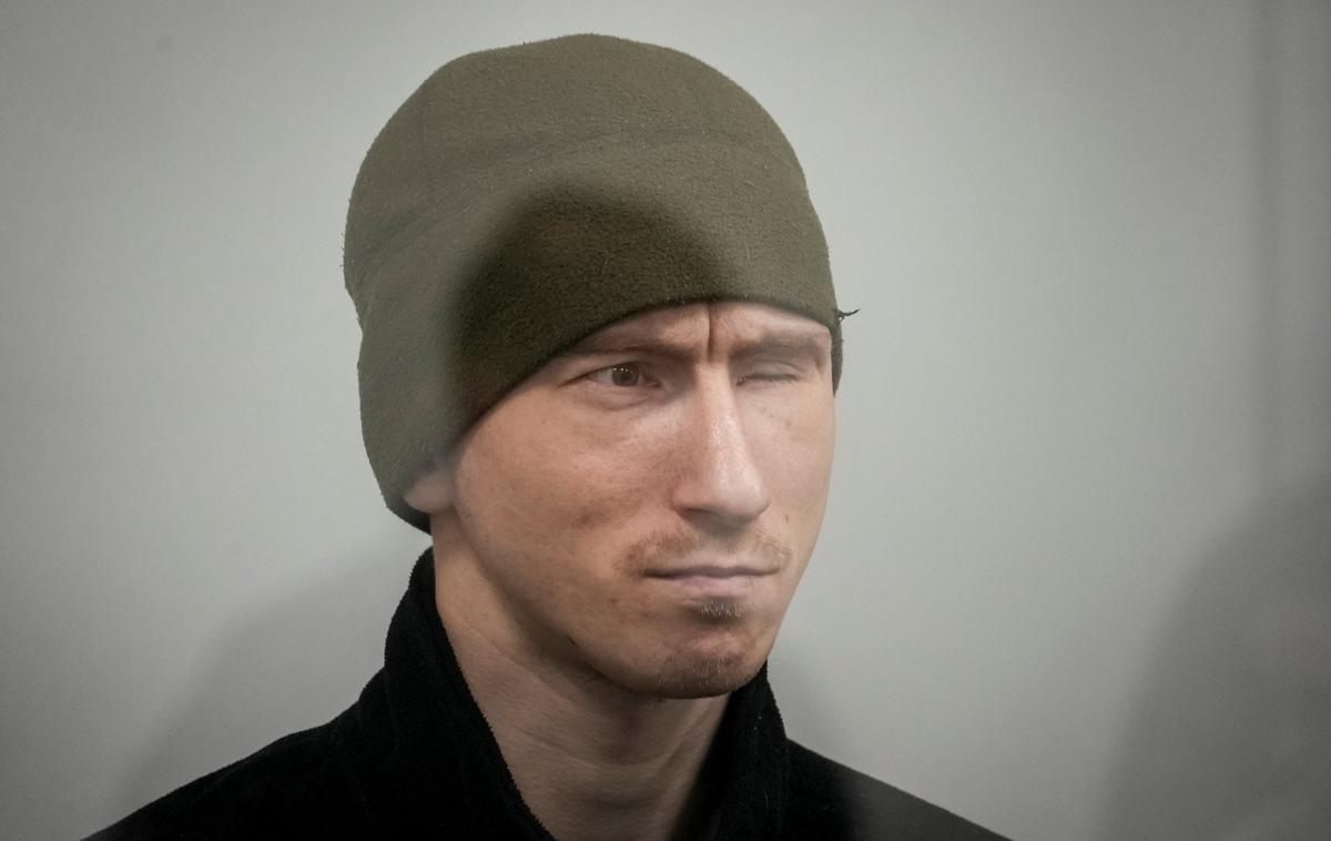 Dmytro Kurashov, Dmitro Kurašov | Tožilci so navedli, da je 27-letni ruski vojak januarja lani v regiji Zaporožje na jugu Ukrajine ubil pripadnika ukrajinske vojske, ki se je predal ruskim silam, potem ko mu je zmanjkalo streliva. Ruskega vojaka so skupaj s še nekaterimi drugimi še isti dan ujele ukrajinske sile, kasneje pa so mu sodili. | Foto Reuters