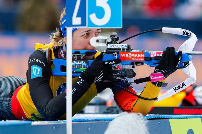 Franziska Preuss | Franziska Preuss ima pred Francozinjo Lou Jeanmonnot le 20 točk prednosti. | Foto Aleš Fevžer