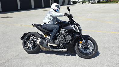 Ducati Diavel V4: slog, moč in drznost – ta motocikel želi biti opažen #foto