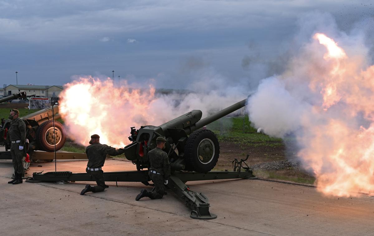 ruska vojska | Šlo naj bi za predelane protiletalske rakete, ki so precej natančne pri uporabi proti ciljem v zraku, medtem ko veljajo za dokaj nepredvidljive pri napadih na cilje na tleh, navaja nemška tiskovna agencija dpa. | Foto Reuters