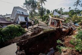 Potres v Indoneziji