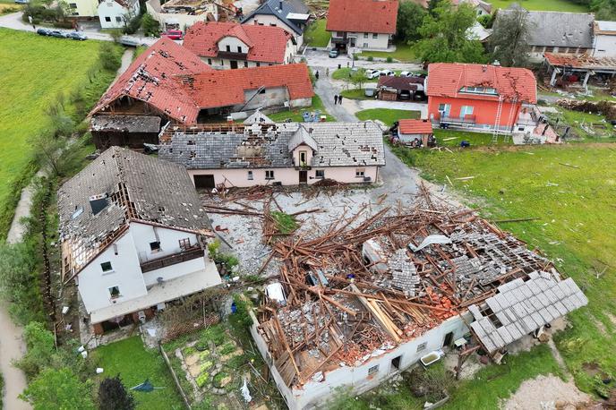 Komenda, neurje | Sredino silovito neurje je v občini Komenda poškodovalo več kot sto objektov. | Foto Ministrstvo za obrambo RS