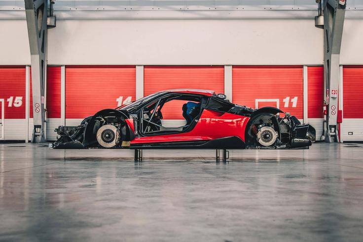 Ferrari bo nadaljeval proizvodnjo, dokler bodo imeli sestavne dele za izdelavo svojih avtov. Zaradi motenih dobavnih verig bodo najverjetneje morali proizvodnjo vsaj za nekaj časa prekiniti. | Foto: Ferrari