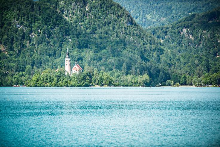 Medtem, ko se nekateri investicije veselijo, druge skrbi, da bo ta še povečala število turistov v že tako preobremenjenem delu leta in menijo, da je namestitev dovolj. | Foto: Peter Podobnik/Sportida