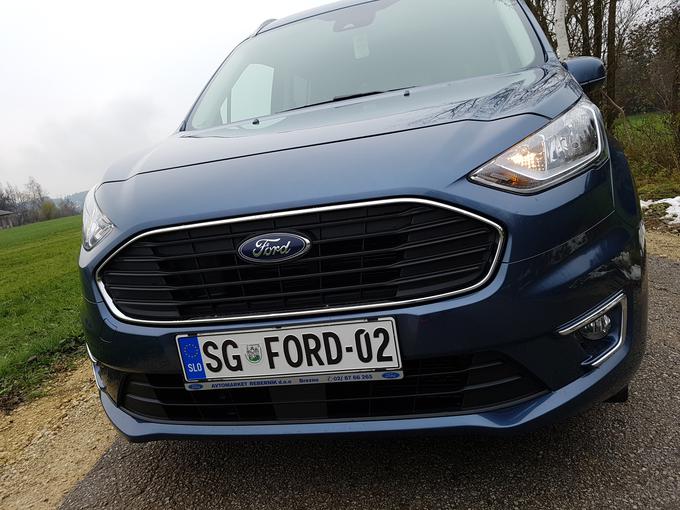 Označevanje številnih različic Fordovih majhnih kombijev za povprečnega kupca zagotovo ni preprosto. | Foto: Gregor Pavšič
