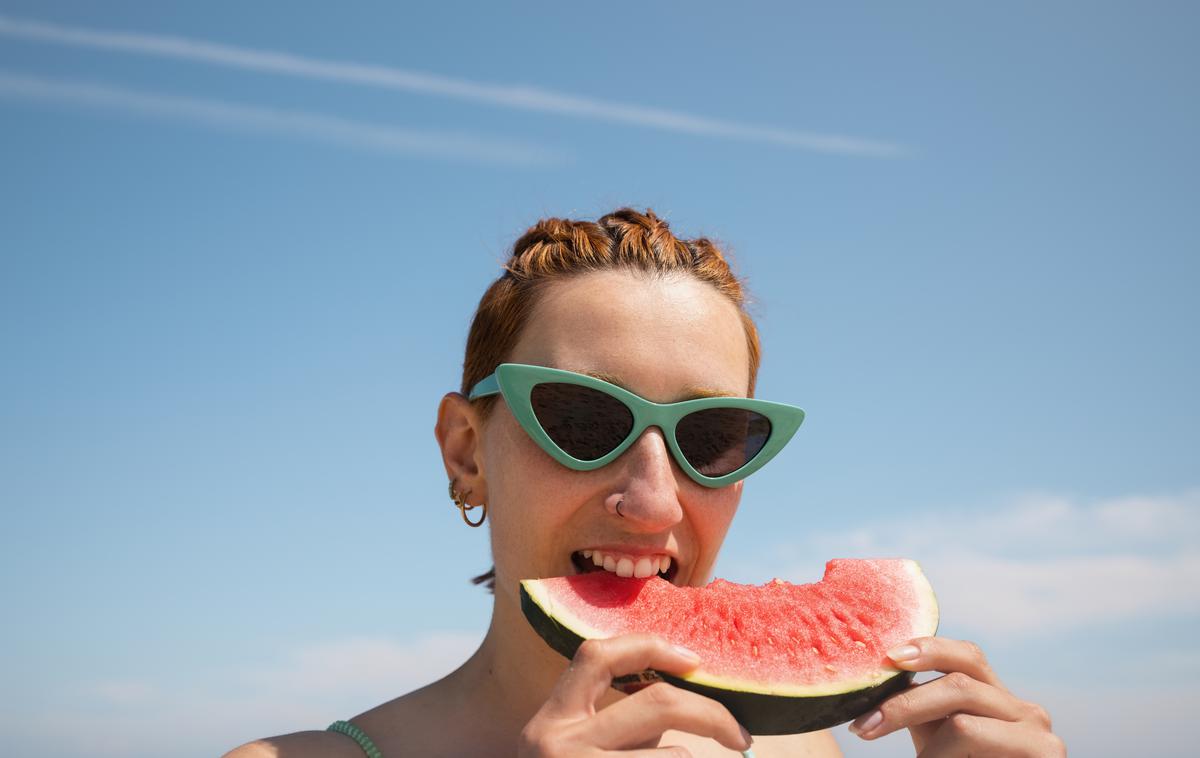 ženska, dekle, poletje, lubenica | Foto Shutterstock