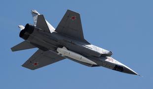 Rusija s prvimi zračnimi napadi na jugu Sirije v letu dni