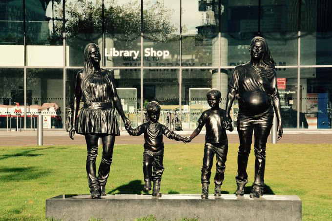 Skulptura "prave" birminghamske družine, umetnica Gillian Wearing | Foto: 