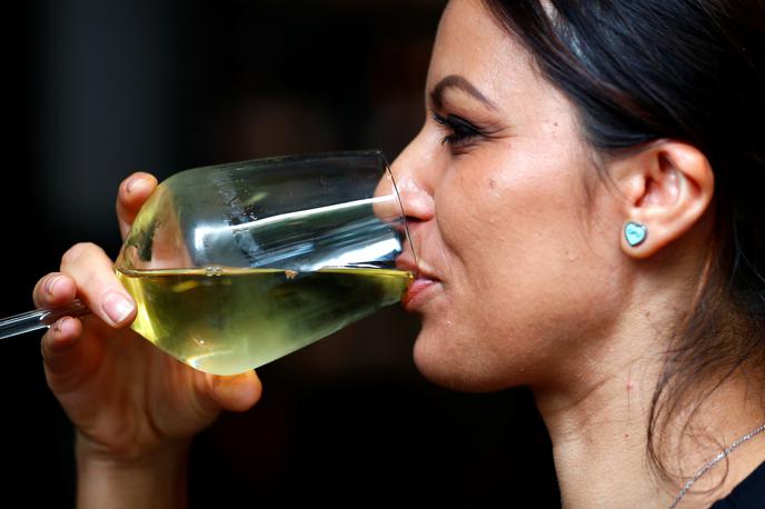 vino | Že prvi popit kozarec alkoholne pijače namreč vpliva na naše zaznavanje, zmožnost presoje in reakcijski čas.  | Foto Reuters