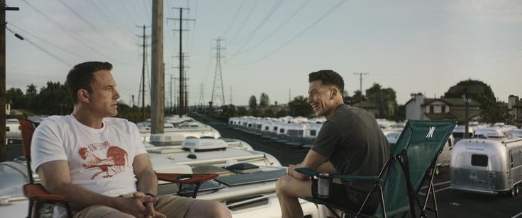 Scene, v katerih se odtujena brata Chris in Baxter družita, so srce filma, saj odlično odigrata to čudaškost, ki izvira iz njunih psihičnih stanj in otroštva v očetovem prisilnem vojaškem urjenju. To je bilo sicer predstavljeno zgolj v prvem filmu. | Foto: Blitz Film & Video Distribution