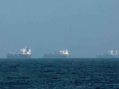 Raketa zadela še eno ladjo v Hormuški ožini