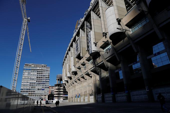 Tudi kultni madridski nogometni stadion Santiago Bernabeu je v teh dneh spremenil namembnost. | Foto: Reuters