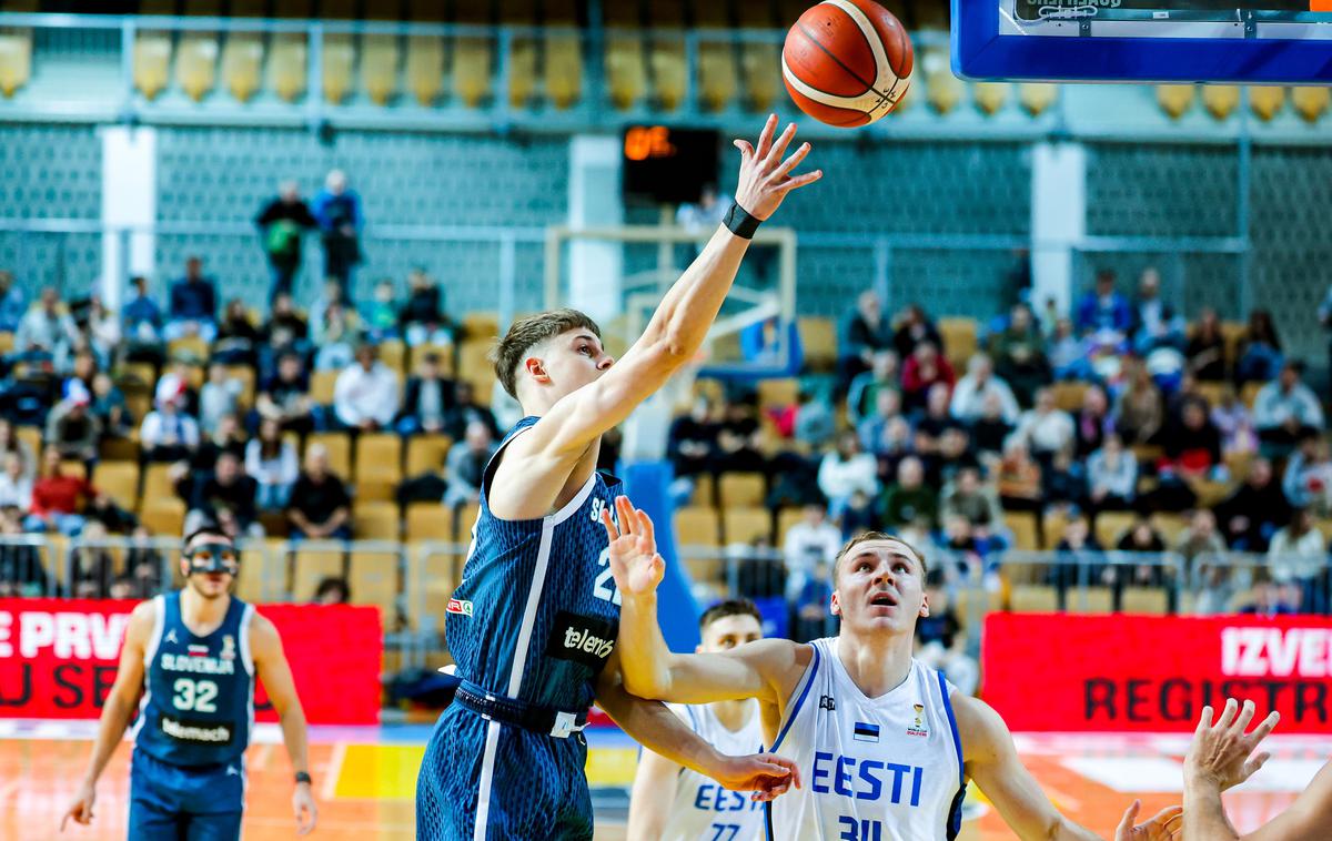 Stefan Joksimović slovenska košarkarska reprezentanca | Komaj 17-letni Stefan Joksimović je štiri sekunde do konca zadel za vodstvo Slovenije z 79:77. | Foto Aleš Fevžer