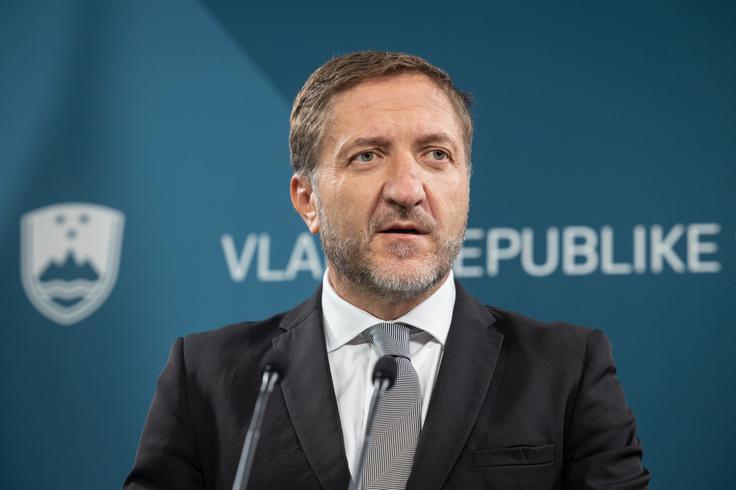 "Kar se nas tiče, zagovarjamo enotno evropsko rešitev," je glede financiranja nadaljnje podpore Ukrajini, o kateri so ministri razpravljali na četrtkovi neformalni večerji, povedal finančni minister Klemen Boštjančič. | Foto: STA