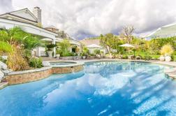 Jennifer Lopez za 15 milijonov evrov prodaja hišo, ki jo je kupila z bivšim