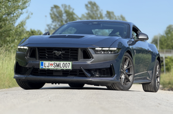 Hrumeči osemvaljnik? Ford mustang še živi tudi v Evropi. #foto