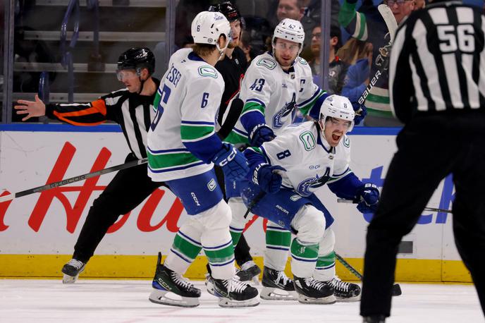 Vancouver Canucks | Vancouver Canucks gostujejo pri Calgaryju. | Foto Reuters