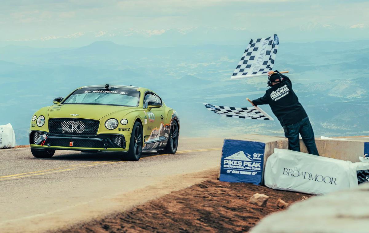 Bentley Pike's Peak | Rhys Millen (bentley continental GT) med prečkanjem cilja 20-kilometrske proge na nadmorski višini skoraj 4.300 metrov. | Foto Bentley