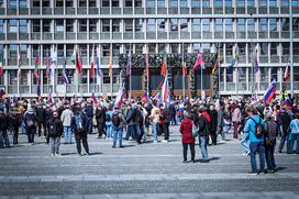 Protestni shod pred DZ-jem