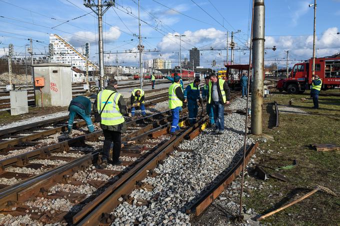 Razvoj železniškega prometa je, po besedah ministra, v zadnjih 20 letih močno zaostajal za razvojem železniškega prometa v drugih evropskih državah. | Foto: STA ,