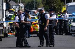 Anglija: 17-letnik zabodel in ubil dva otroka, več je huje ranjenih