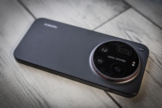 Xiaomi 17 Ultra | Pri pametnem telefonu Xiaomi 17 Ultra je brez dvoma največja prednost vrhunska optika kamer, ki jo sopodpisuje nemška fotografska hiša Leica. | Foto Bojan Puhek