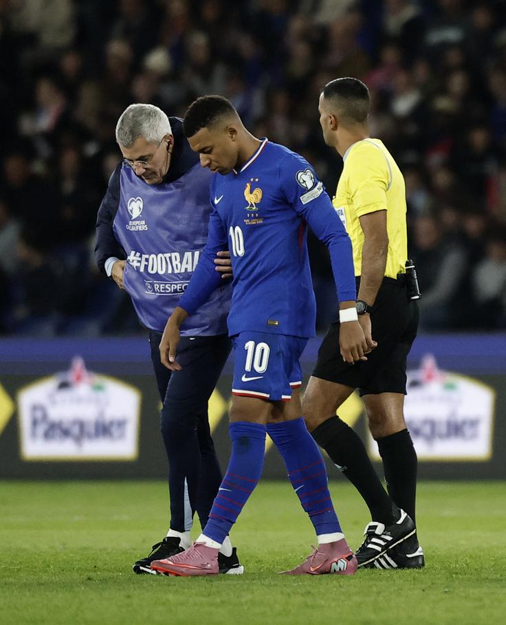 Kylian Mbappe je na zadnji tekmi proti Azerbajdžanu utrpel poškodbo gležnja, zato ne bo nastopil na Islandiji. | Foto: Reuters