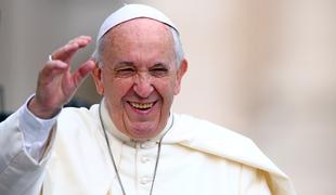 Papež Frančišek v Sofiji obiskal center za begunce in migrante
