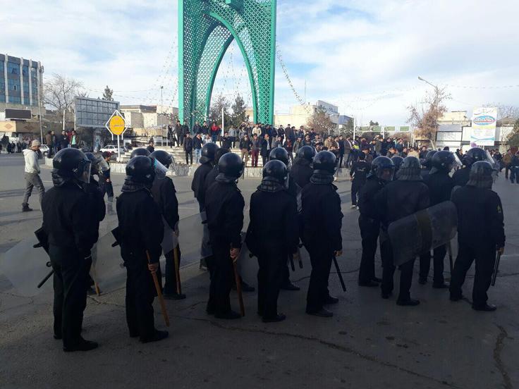 V ponedeljek je islamska revolucionarna garda (IRGC) poslala sporočila na mobilne telefone prebivalcem tega mesta, v katerih jih je pozvala, naj prijavijo kakršno koli premikanje orožja ali vojaško dejavnost. | Foto: Guliverimage