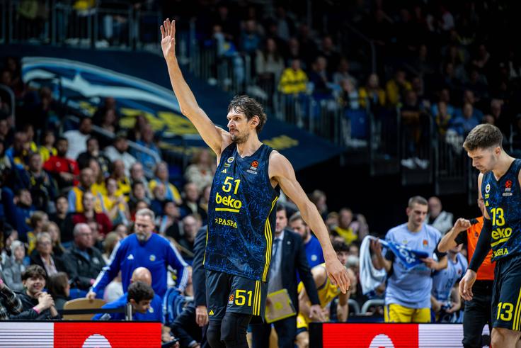 Boban Marjanović je lani zaigral za turškega velikana Fenerbahče, nato pa nadaljeval kariero na Kitajskem. | Foto: Guliverimage