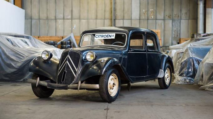 Citroën Traction Avant 11 B iz leta 1953 je laboratorijski primerek in je prevozil 63.576 kilometrov. Gre za avtomobil, ki je prvi v Evropi imel pogon na sprednji kolesni par.  | Foto: Citroën