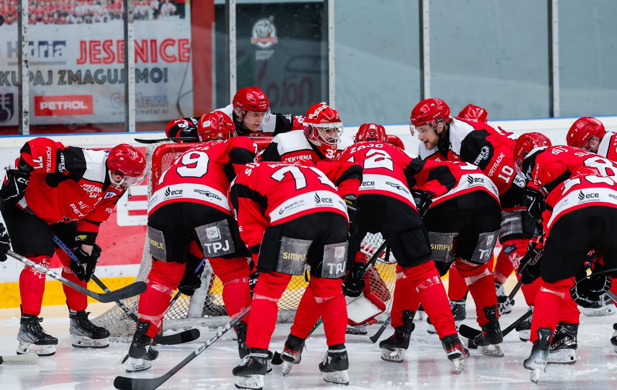 HDD Jesenice | Jeseničani so dobili polfinalnega tekmeca Alpske lige. Polfinale se bo začel v torek. | Foto Aleš Fevžer