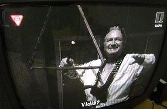 Dvojno nezadovoljstvo glede nadomestil za reproduciranje avtorskih del