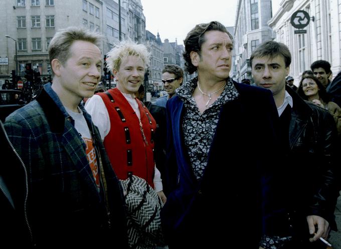 Paul Cook, Johnny Rotten, Steve Jones in Glen Matlock leta 1996, ko so se spet zbrali za turnejo, v okviru katere so gostovali tudi v Ljubljani. | Foto: Reuters