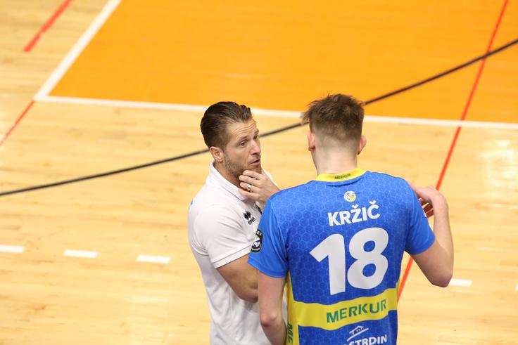 "Mi se gremo borit, dat svoj maksimum in imet oči odprte, da se naučimo in vse te izkušnje prenesemo v nadaljevanje sezone," pred prvo tekmo elitnega tekmovanja pravi trener Maribora Sebastijan Škorc. | Foto: Bojan Javornik