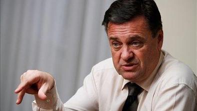 Jarc zbral 100 podpisov za referendumsko pobudo