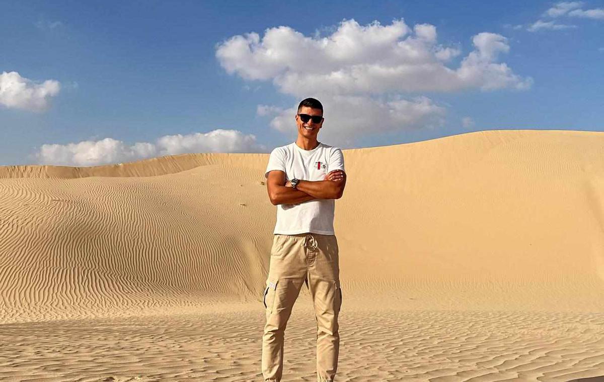 Sandro Bloudek | Sandro Bloudek živi in dela v ZAE že slabo leto. Stanuje v Bani Yasu, predmestju Abu Dabija, vedno znova pa ga navdušujejo izleti v puščavo. | Foto Osebni arhiv
