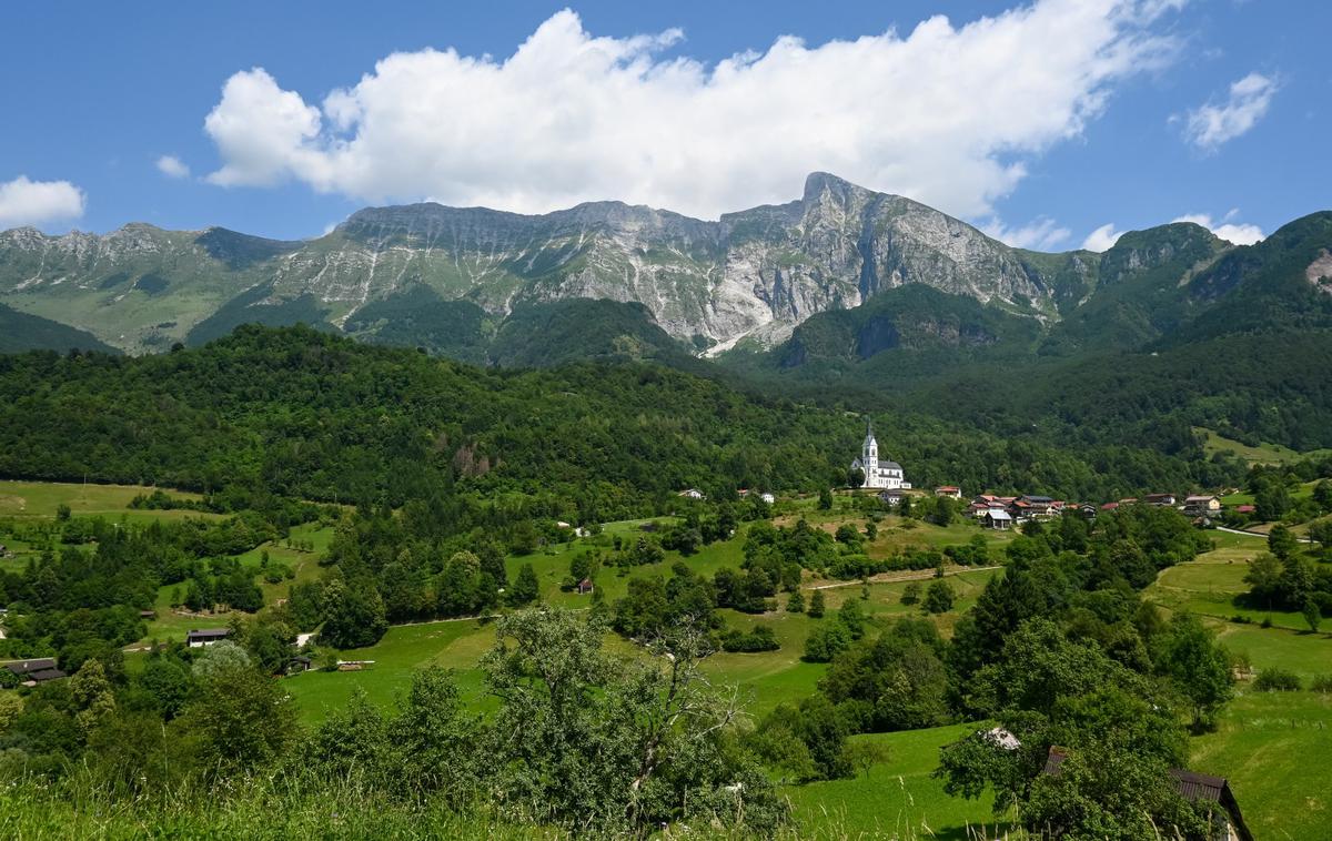 Krn | Popoldanski pogled na Krn in Krnčico nad vasjo Drežnica | Foto Matej Podgoršek