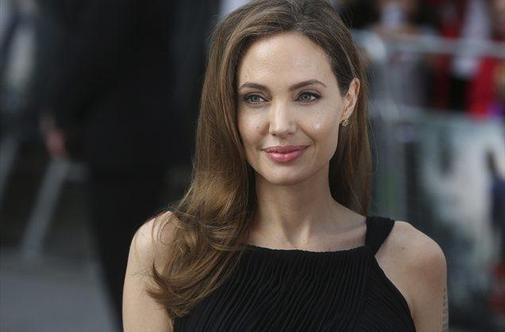 Angelina spet režiserka vojnega filma
