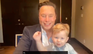 Elon Musk in enoletni sin skupaj na videokonferenci #video