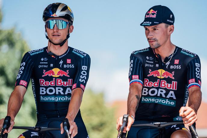 Jai Hindley Primož Roglič | Pri ekipi Red Bull - BORA - hansgrohe se bodo morali odločiti, kakšno vlogo ima Hindley v prihodnosti ob Primožu Rogliču, Remcu Evenepoelu, Florianu Lipowitzu in Giuliu Pellizzariju. | Foto Guliverimage