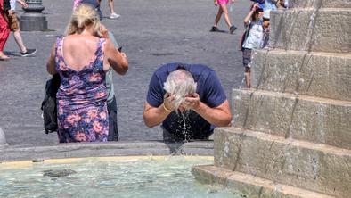 Vročinski val ne popušča: v Italiji rdeč alarm, v Severni Makedoniji številni požari #video