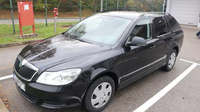 Skušal je pretihotapiti devet ljudi, dva je skrival v prtljažniku