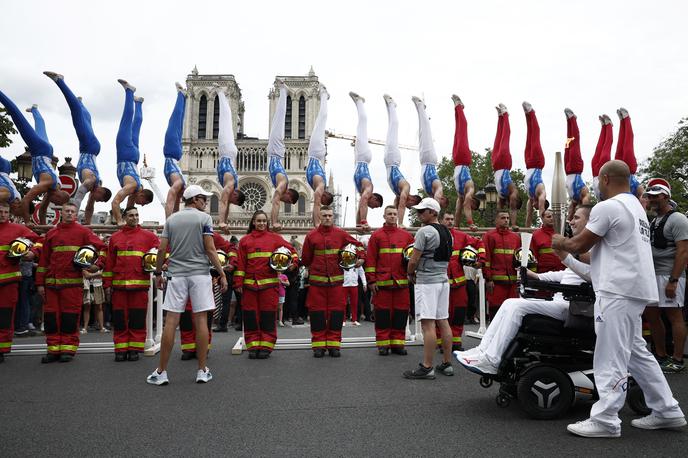 Olimpijska bakla v Parizu | Olimpijski ogenj je prispel v Pariz.  | Foto Reuters