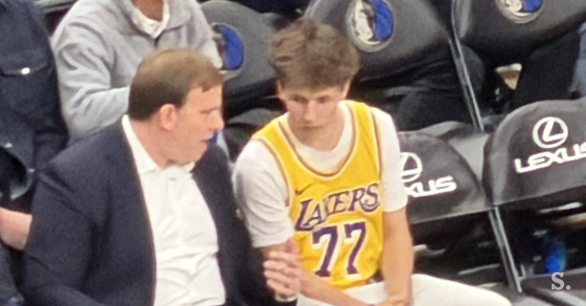 Nadrl lastnika Dallasa in mu kazal sredinec, nato pa se mu opravičil v dresu Luke Dončića