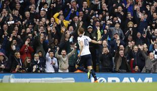 Chelsea dobil londonski derbi in ušel Tottenhamu na +10